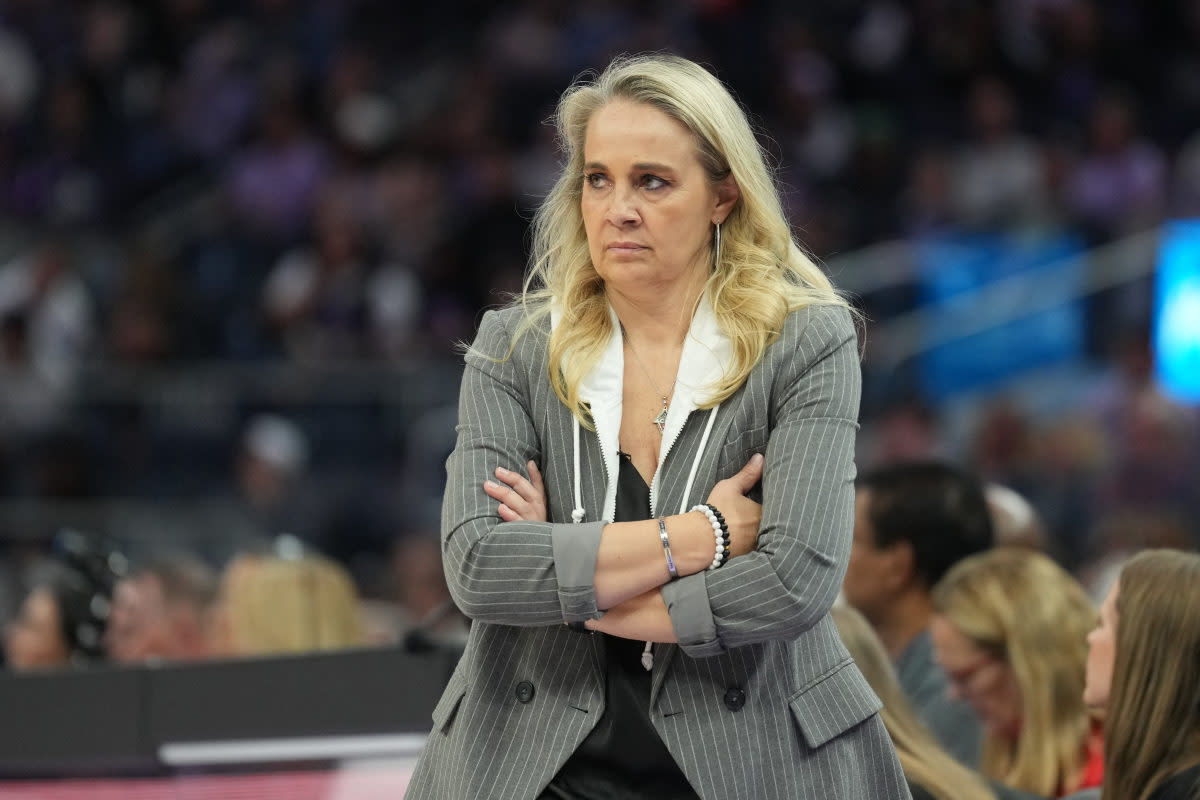 Las Vegas Aces head coach Becky HammonDarren Yamashita-Imagn Images